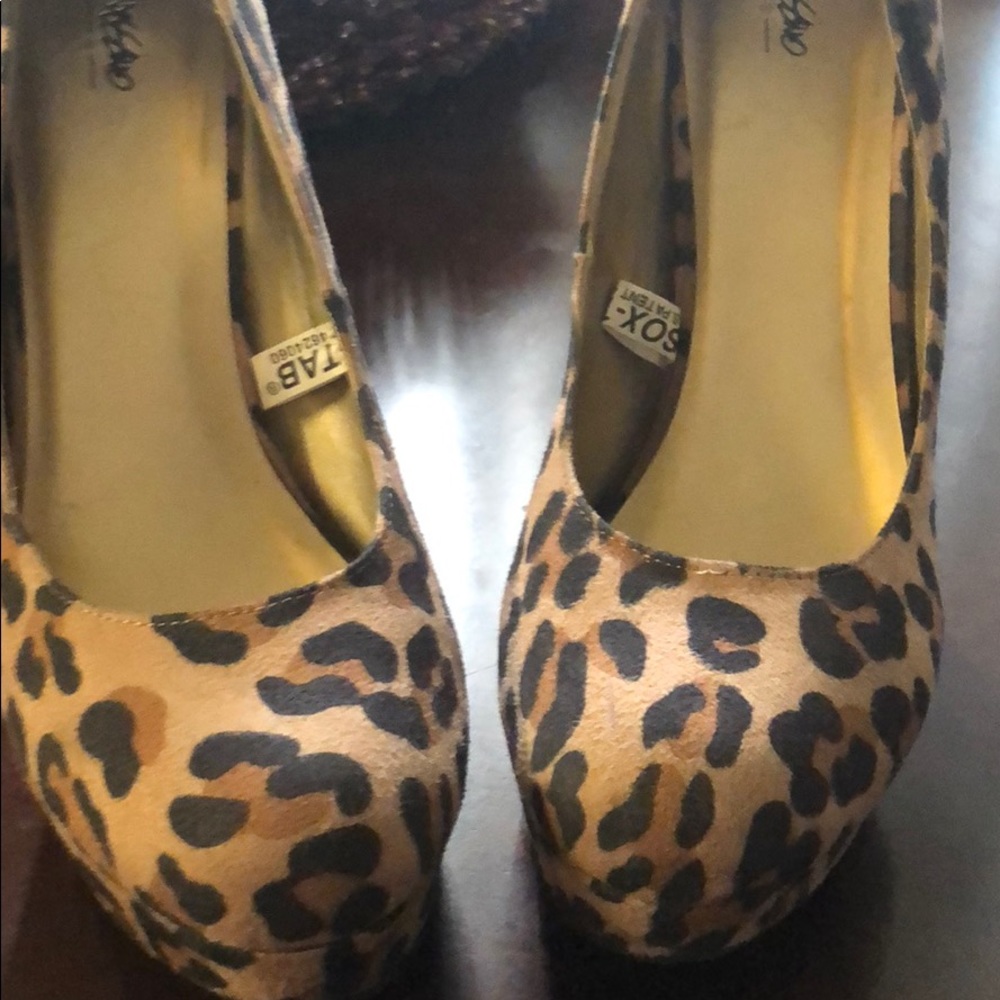 👠 Mossimo Suede Heels👠 - Picture 7 of 8